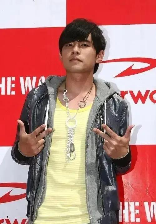 曾经红极一时如今却跌落神坛的4个国产运动鞋你买过几种？(图10)