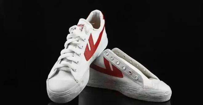 曾经红极一时如今却跌落神坛的4个国产运动鞋你买过几种？(图5)