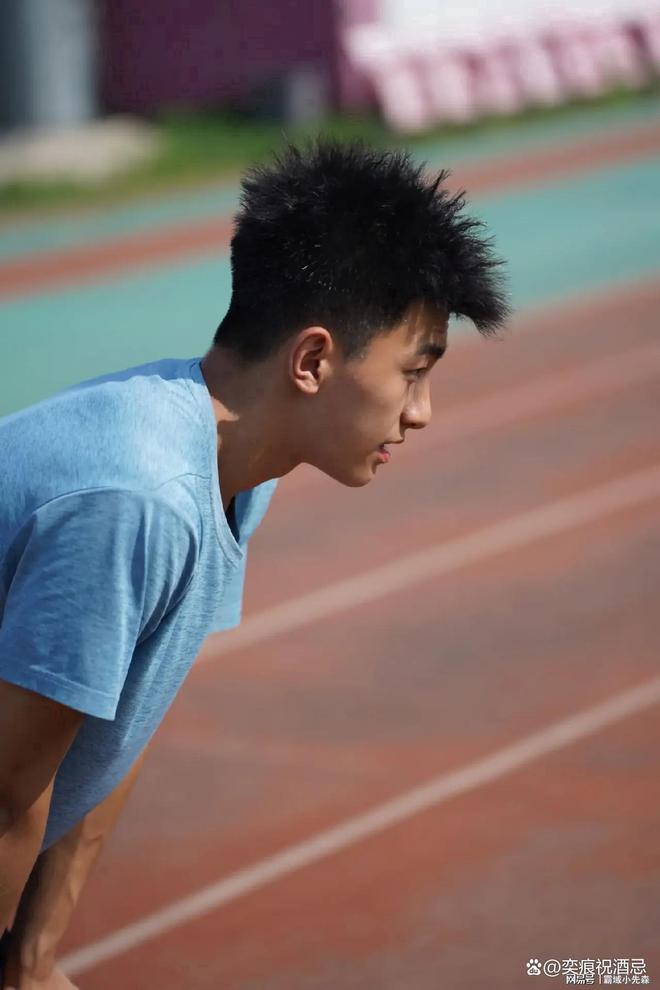 薄肌鲜肉弟弟穿高弹紧身裤体育生魅力无人能挡这诱惑太上头了(图7)