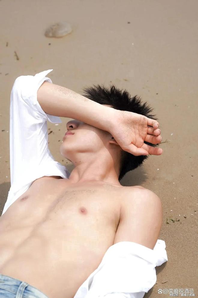 薄肌鲜肉弟弟穿高弹紧身裤体育生魅力无人能挡这诱惑太上头了(图13)