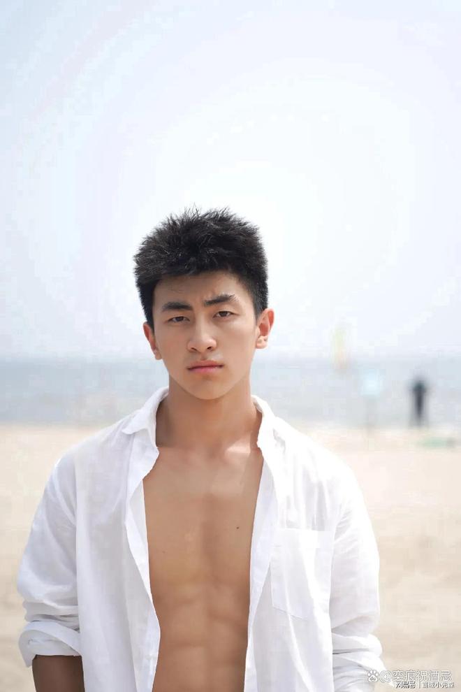 薄肌鲜肉弟弟穿高弹紧身裤体育生魅力无人能挡这诱惑太上头了(图11)