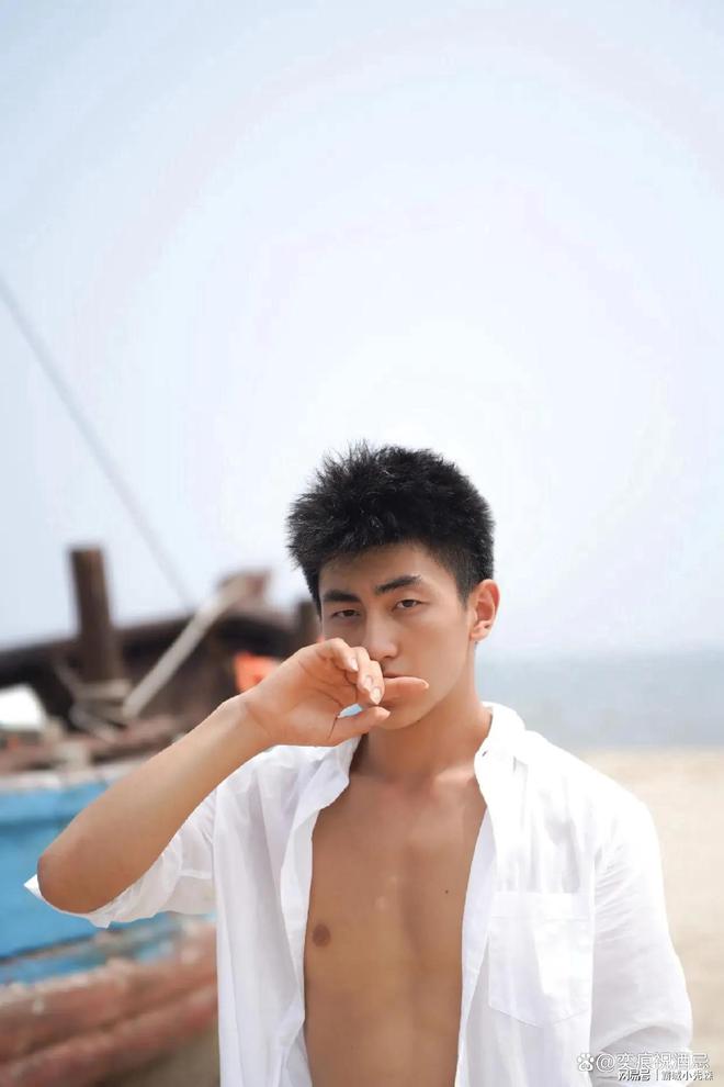 薄肌鲜肉弟弟穿高弹紧身裤体育生魅力无人能挡这诱惑太上头了(图12)