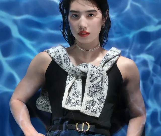 中国运动员时尚大片出圈！郑钦文有望拿下大刊封面资源超过明星(图3)