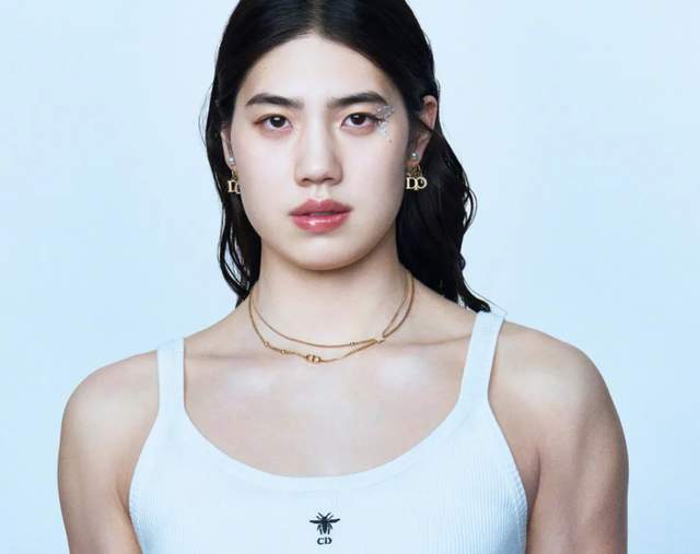 中国运动员时尚大片出圈！郑钦文有望拿下大刊封面资源超过明星(图11)