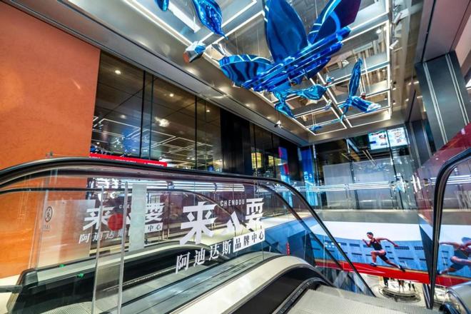 adidas成都太古里品牌中心12月10日开业：来耍开启运动热爱新篇章(图5)