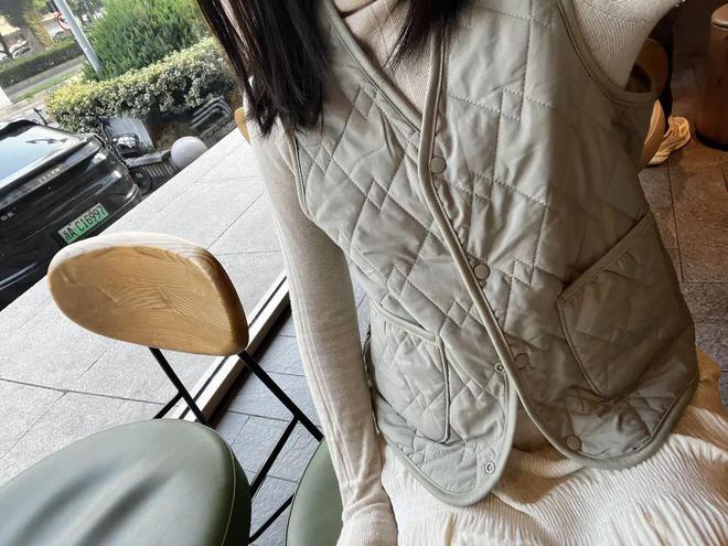湿冷魔法攻击不想穿得太臃肿？一件抵三件玫瑰同款冲锋衣；轻薄不压身马甲也时髦(图23)