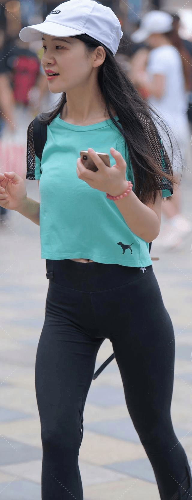 时尚运动装黑色健身裤配鸭舌帽完美出游(图4)