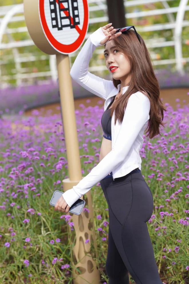 背心运动裤组合时尚女生性感活力皆满格(图2)
