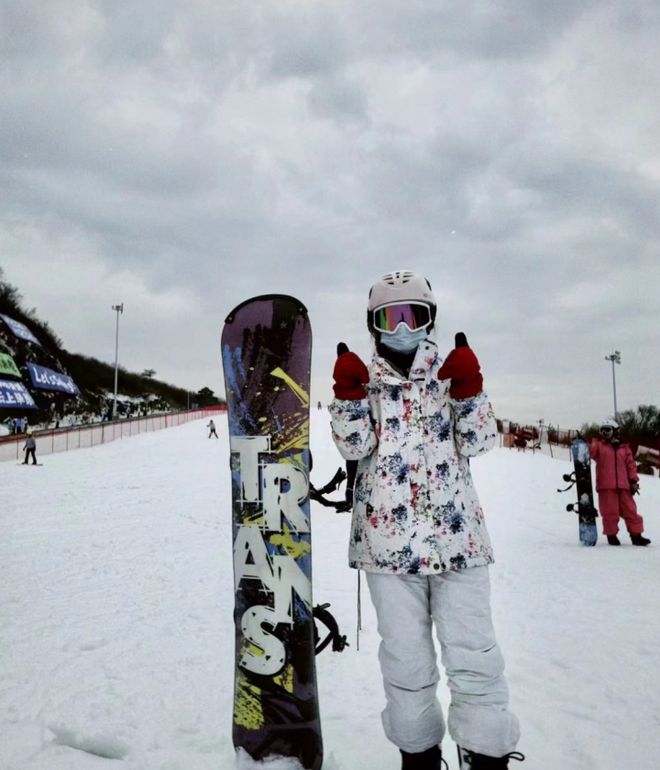 冰雪热潮来袭“南方小土豆”在家门口滑雪带动电商新机遇(图1)