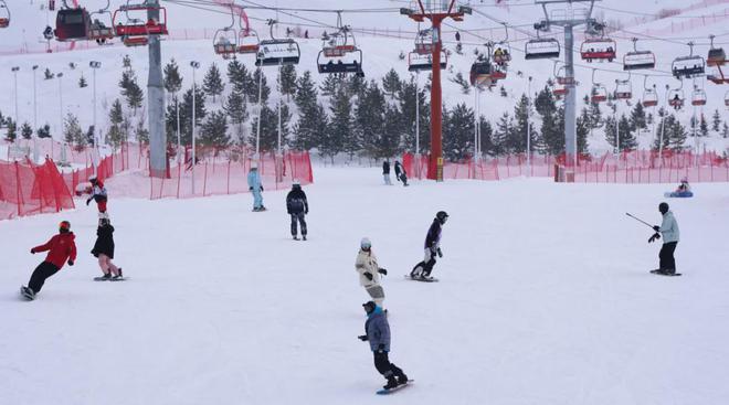冰雪场上也有火热的“国潮”(图1)