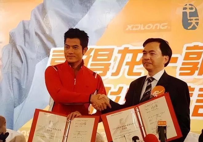 曾门店开遍各地如今却跌落神坛这4个潮牌如今还有人追捧吗？(图9)