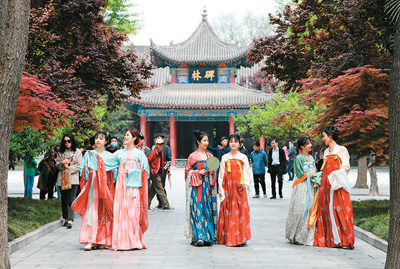 买玩具“悦己”拍照找“搭子”青年消费“花样百出”(图2)