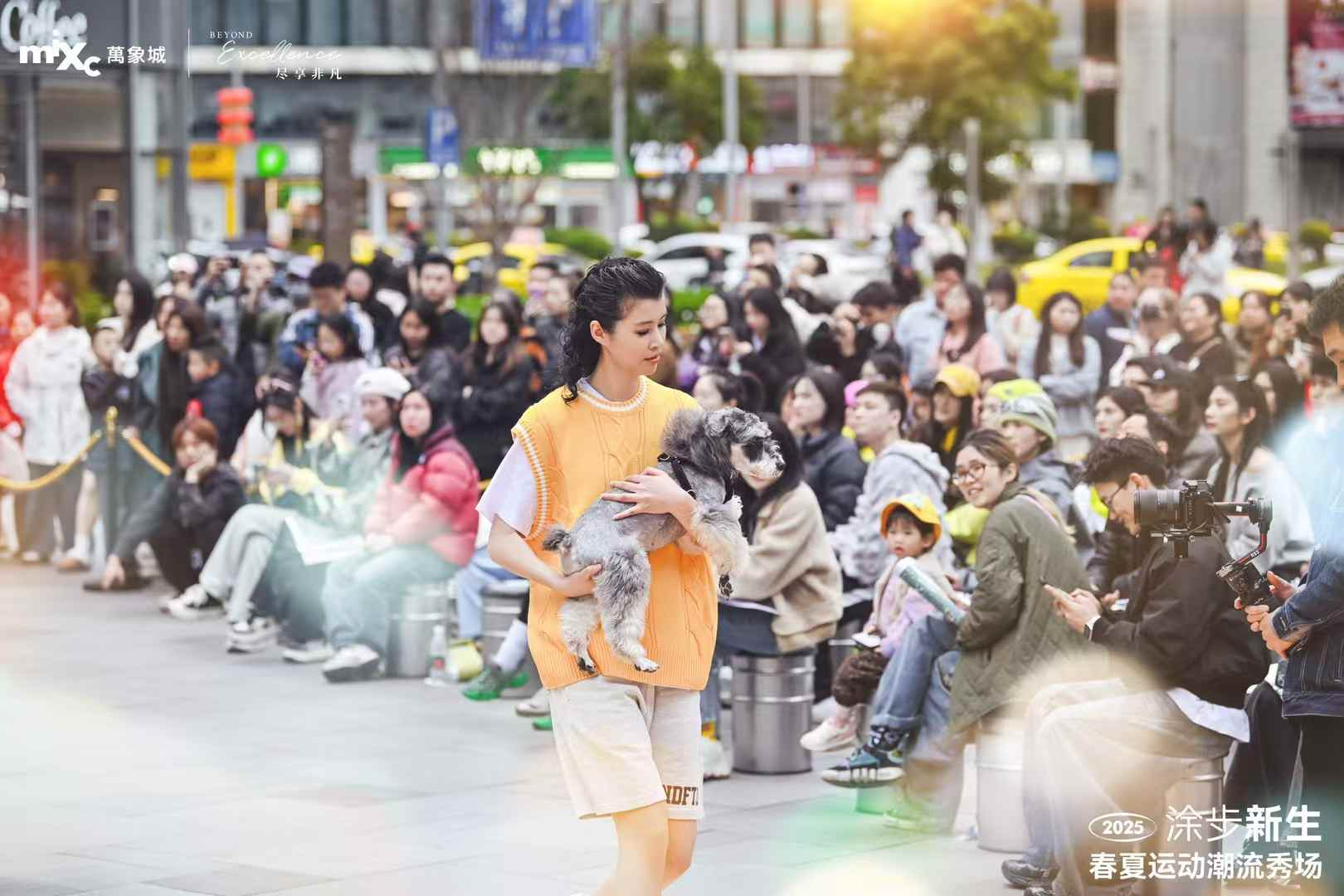 潮流新风向重庆万象城北区秀场演绎松弛时尚(图2)
