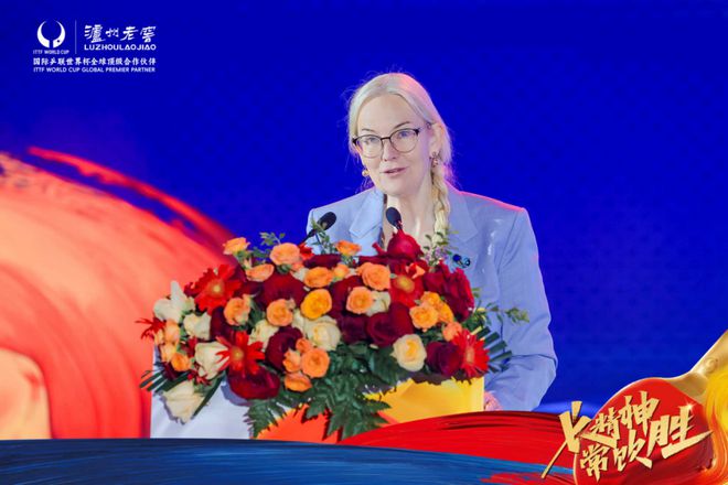 泸州老窖乒乓球加油BAR快闪澳门携手世界冠军刘诗雯为中国荣耀干杯(图5)
