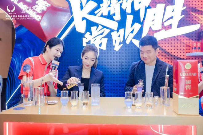 泸州老窖乒乓球加油BAR快闪澳门携手世界冠军刘诗雯为中国荣耀干杯(图2)
