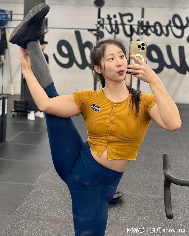 健身穿搭潮流来袭展现青春时尚与完美气质！(图1)