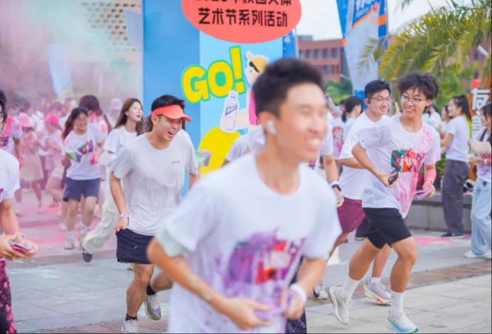 青春市集点燃大学校园多元体验激发创新活力(图2)
