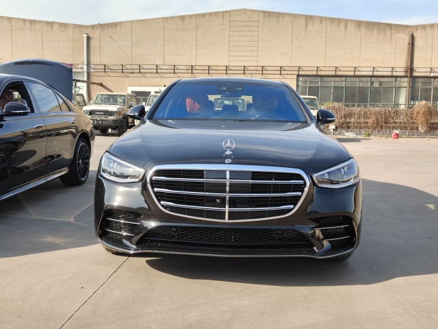 25款奔驰S500四驱长轴AMG运动整体更显大气时尚(图1)