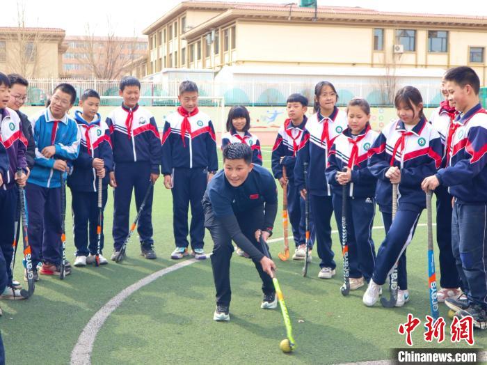 校园里欢乐多内蒙古中小学阳光体育两小时实践探索(图2)