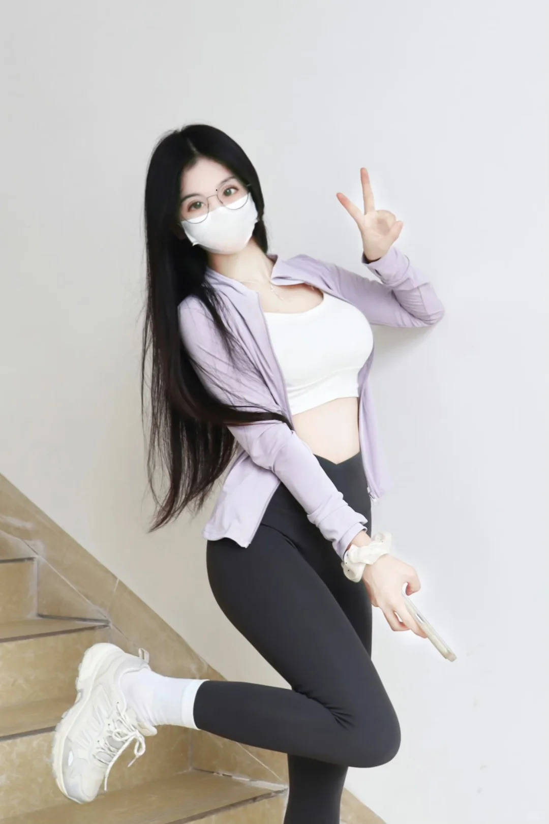 运动时尚风来袭这套穿搭让你活力满满又吸睛！(图3)