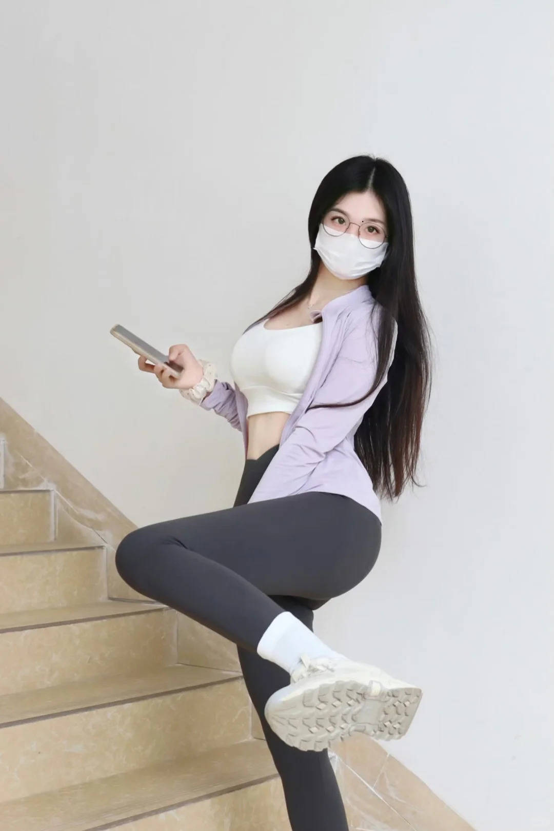 运动时尚风来袭这套穿搭让你活力满满又吸睛！(图2)