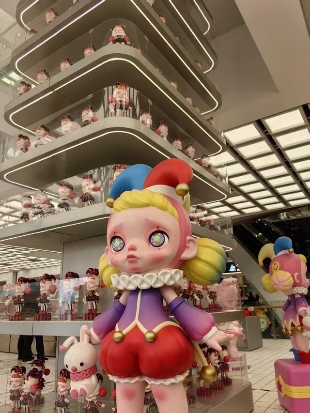 东莞的潮玩让人莞尔：走在十二米篮球少女与盲盒宇宙之间(图2)