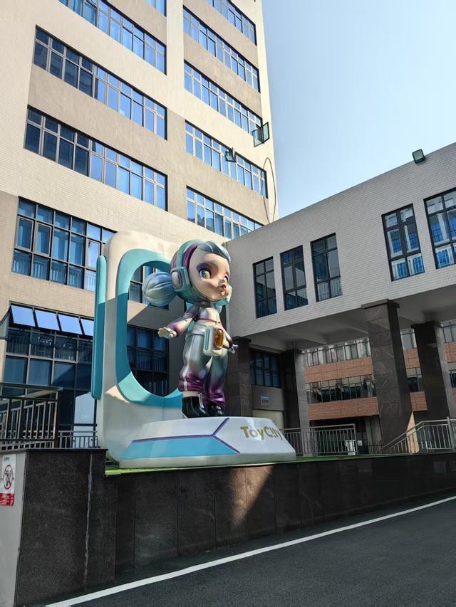 东莞的潮玩让人莞尔：走在十二米篮球少女与盲盒宇宙之间(图11)