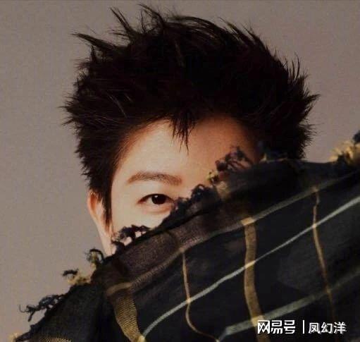 《嘉人》将用了七年的头像换成孙颖莎只为宣传孙颖莎最新杂志(图3)
