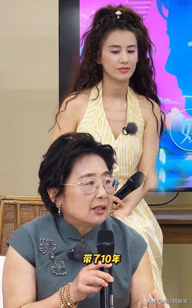 黄圣依妈妈首度公开在北京带了10年的外孙叹：我女儿很不容易(图6)