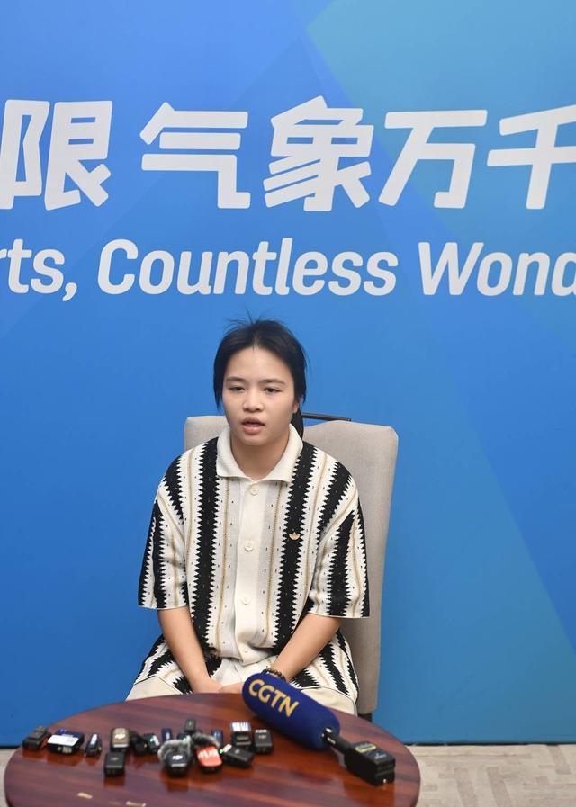 是旗手也是参赛选手中国霹雳舞运动员刘清漪赛前透露：世运会将全力冲金(图1)
