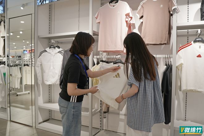 绵竹人注意！宝原体育运动服饰集合店即将盛大开业！福利超多(图3)