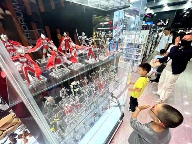 逛街小小玩具也有“生意经”！逛逛沪版“秋叶原”这些潮玩商品正流行(图6)