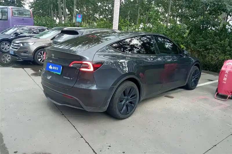 2024款特斯拉ModelY二手车新势力豪华运动激情最低售价189万(图2)