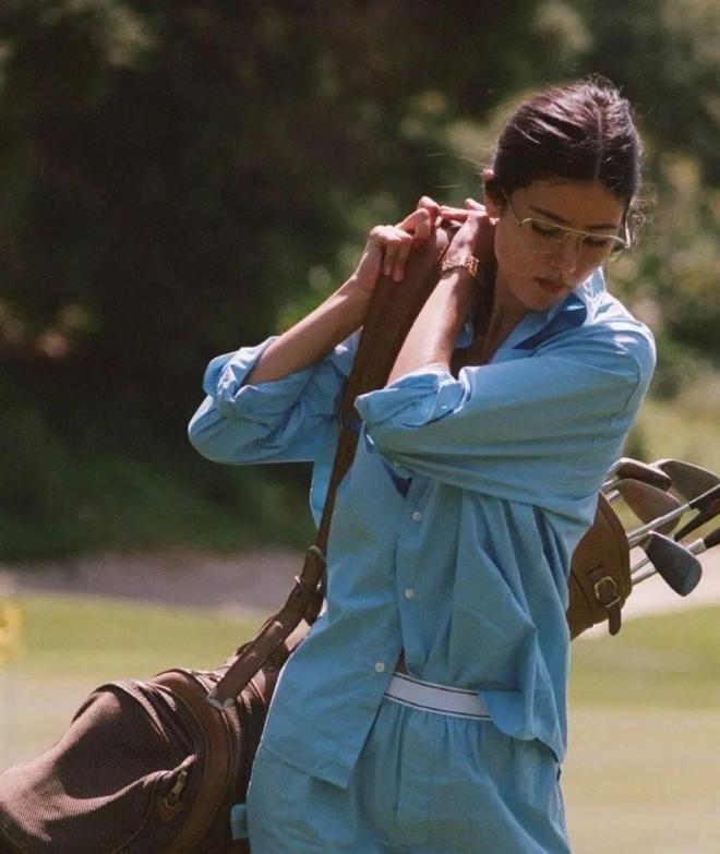 2024年夏季高尔夫风穿搭彻底火了！运动时尚兼具性价比超群(图1)