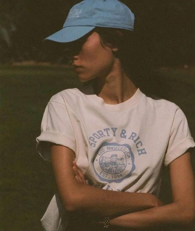 2024年夏季高尔夫风穿搭彻底火了！运动时尚兼具性价比超群(图5)