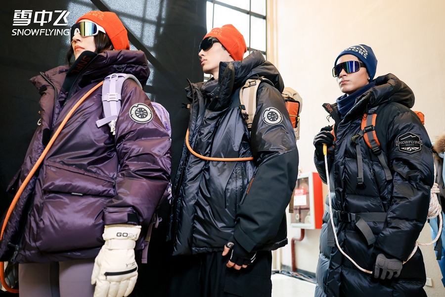 雪中飞大秀首次亮相中国国际时装周冰雪为羽绒服注入时尚生命力(图4)
