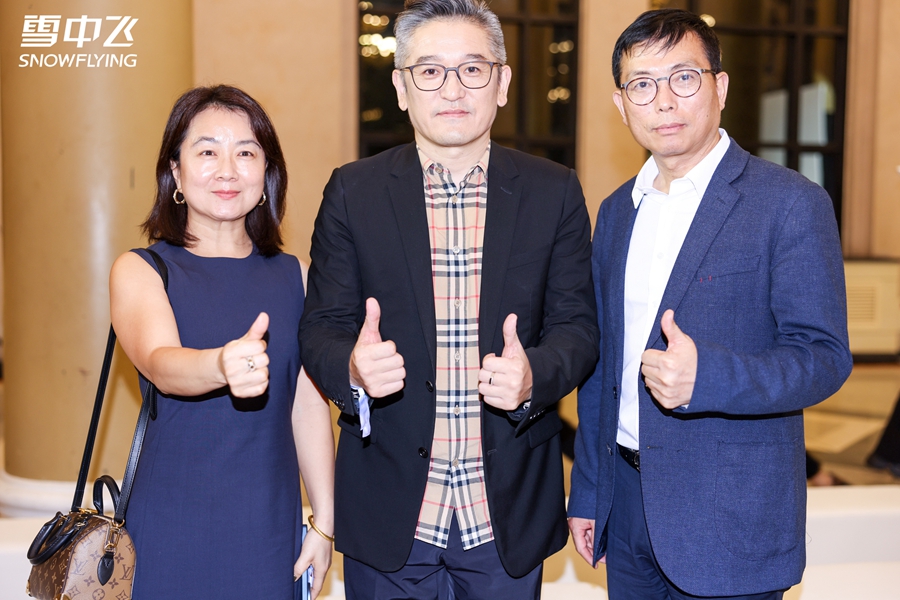 雪中飞大秀首次亮相中国国际时装周冰雪为羽绒服注入时尚生命力(图6)