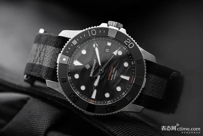 预算8k起这6块表耐用扛造颜值性能兼具堪称今夏最“浪”潜水表！(图13)