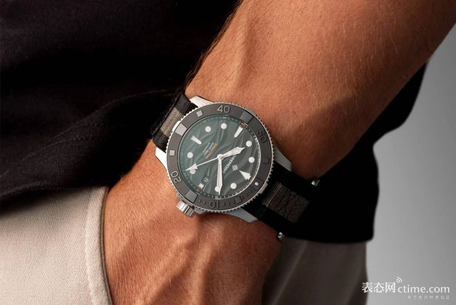 预算8k起这6块表耐用扛造颜值性能兼具堪称今夏最“浪”潜水表！(图16)