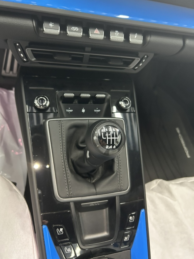 2024款保时捷911CarreraT30T手动新车优惠9万(图2)
