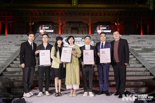 轻潮新风尚迹风轻潮男装荣获2025南京国际时尚周年度价值品牌(图4)