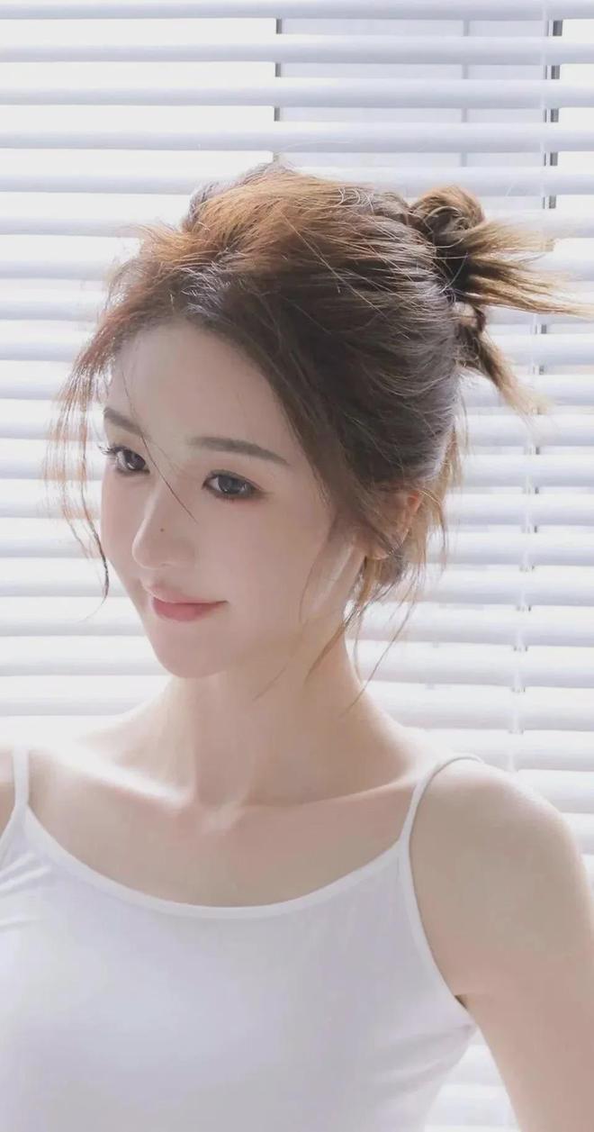 车内啊〜好痛〜嗯〜轻一点公(图1)