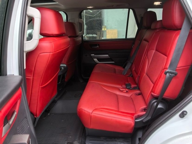 2024款丰田红杉35T混动SR5本家现车优惠6万(图4)