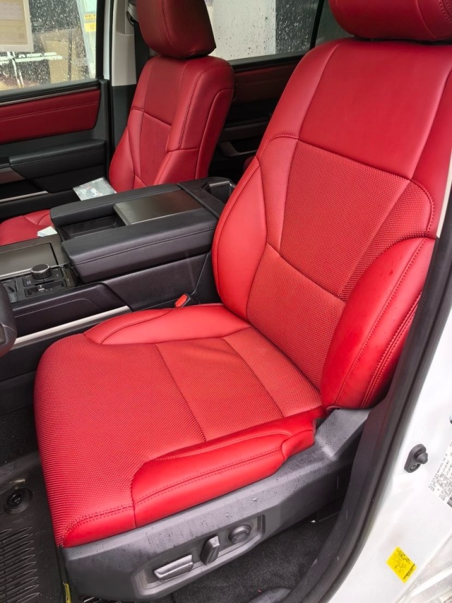 2024款丰田红杉35T混动SR5本家现车优惠6万(图3)