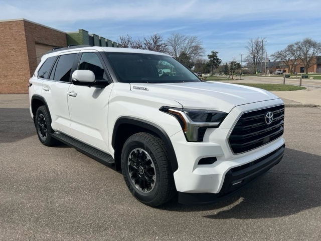 2024款丰田红杉35T混动SR5本家现车优惠6万(图2)