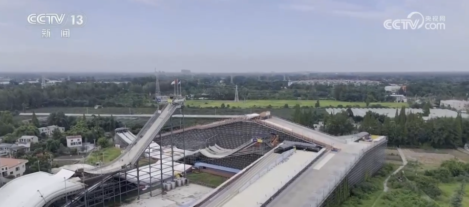 “开板”迎客！一季到四季、小众到大众冰雪运动边界拓展释放消费新潜力(图10)