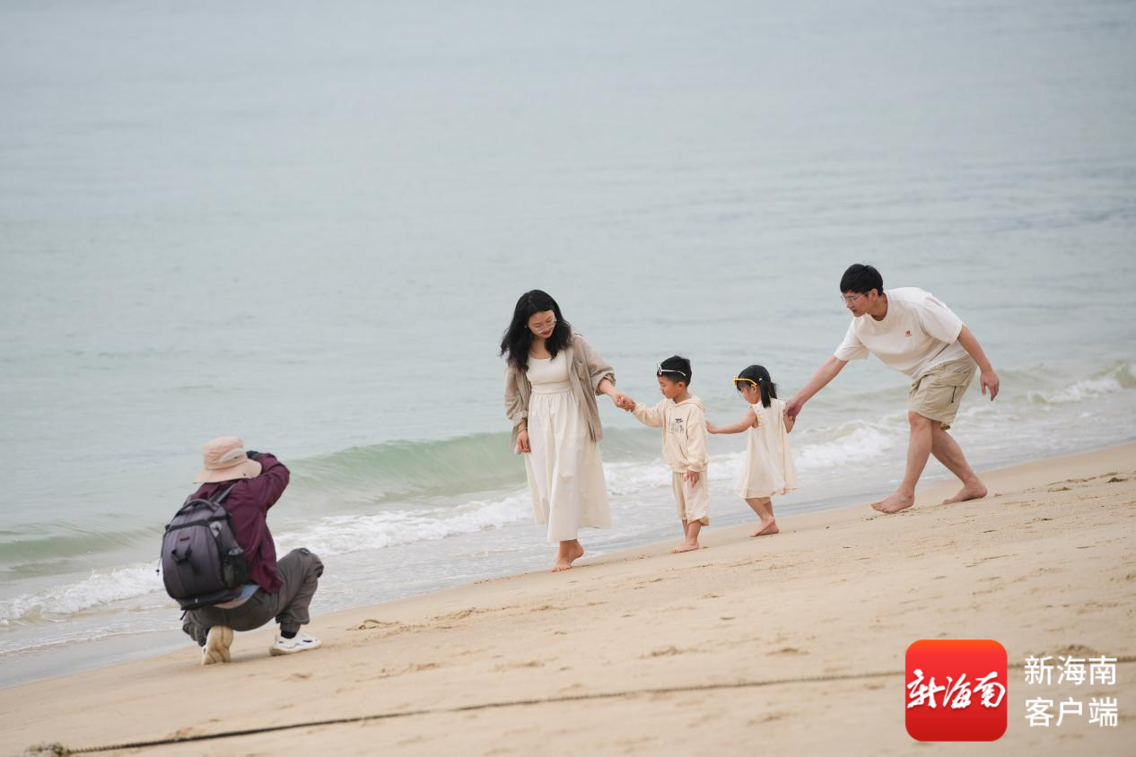 逐浪海南！冬季多元水上运动吸引游客“向南游”(图1)