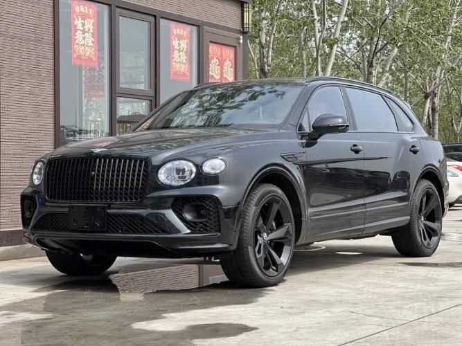 2024款宾利添越40TV8黑亚麻白鲸鱼黑添越最新报价配置及图片(图2)