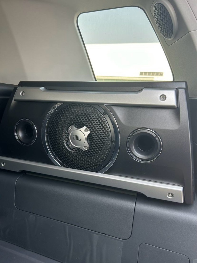 2024款丰田FJ酷路泽40八气XTREME炮眼大灯显得炯炯有神(图5)