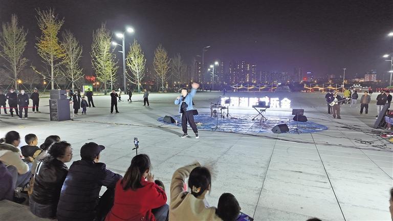 文化中国行丨“潮”起来！让生活充满快乐——咸阳用群众文化活动点亮城市夜生活(图1)